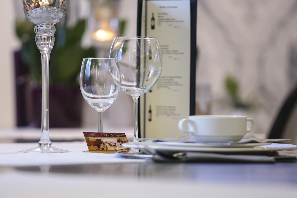 Hotel Madelaine Lwowek Slaski Bagian luar foto