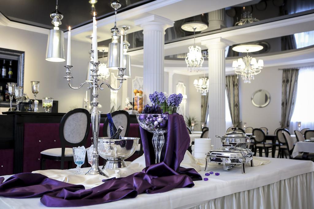 Hotel Madelaine Lwowek Slaski Bagian luar foto