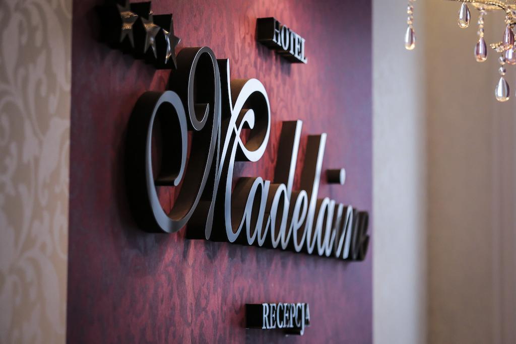 Hotel Madelaine Lwowek Slaski Bagian luar foto